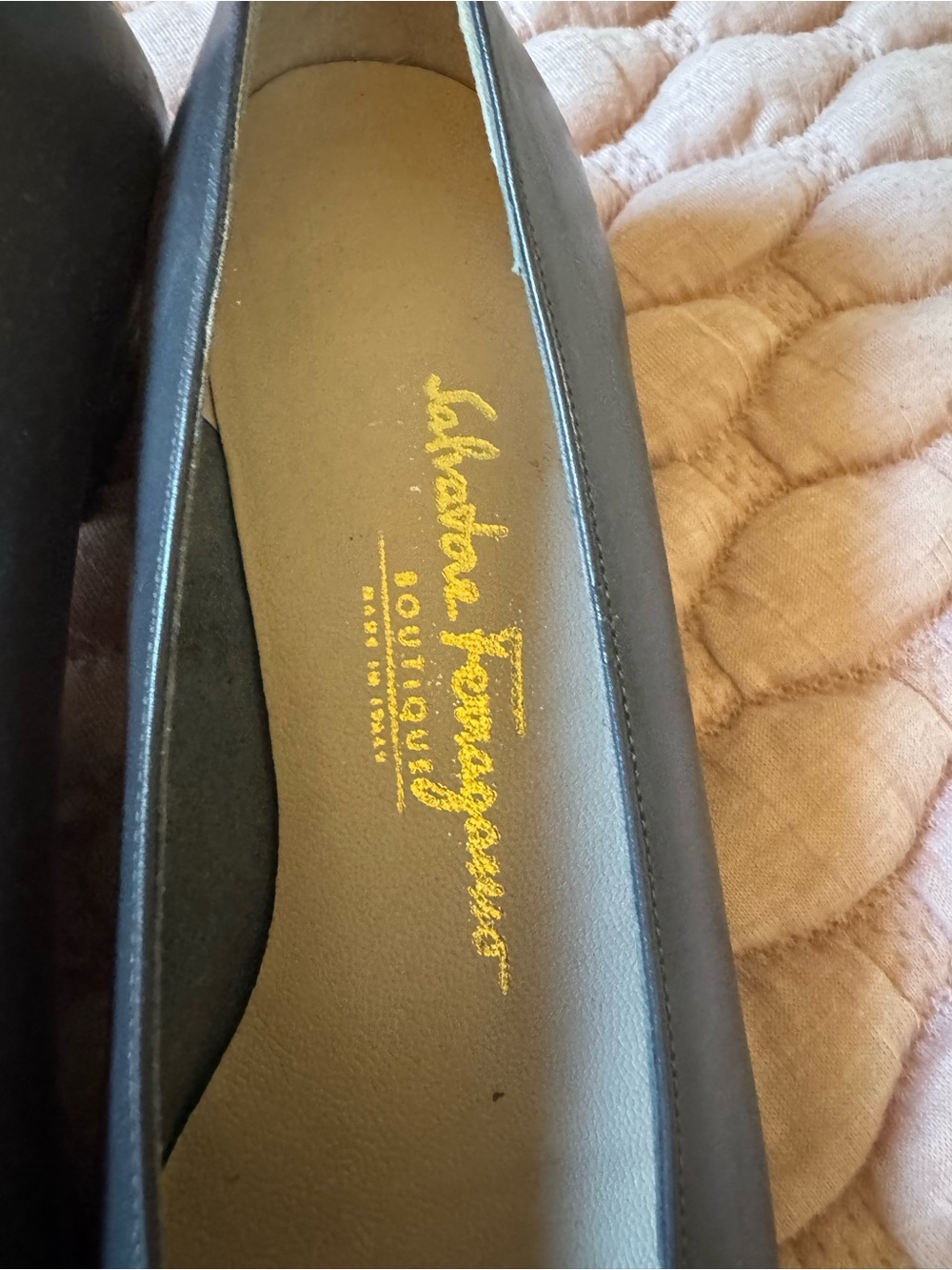 Ferragamo bow kitten heel shoes - Picture 3 of 7